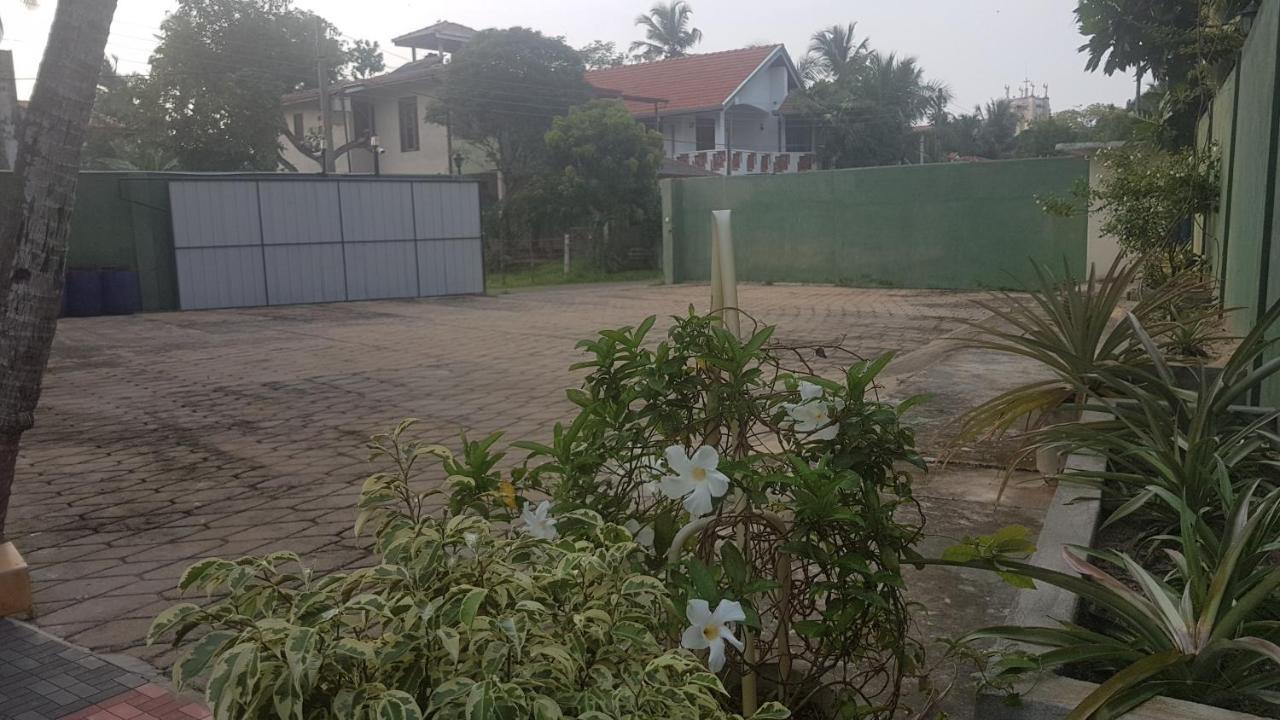 Ronny Cottage Negombo Exterior foto